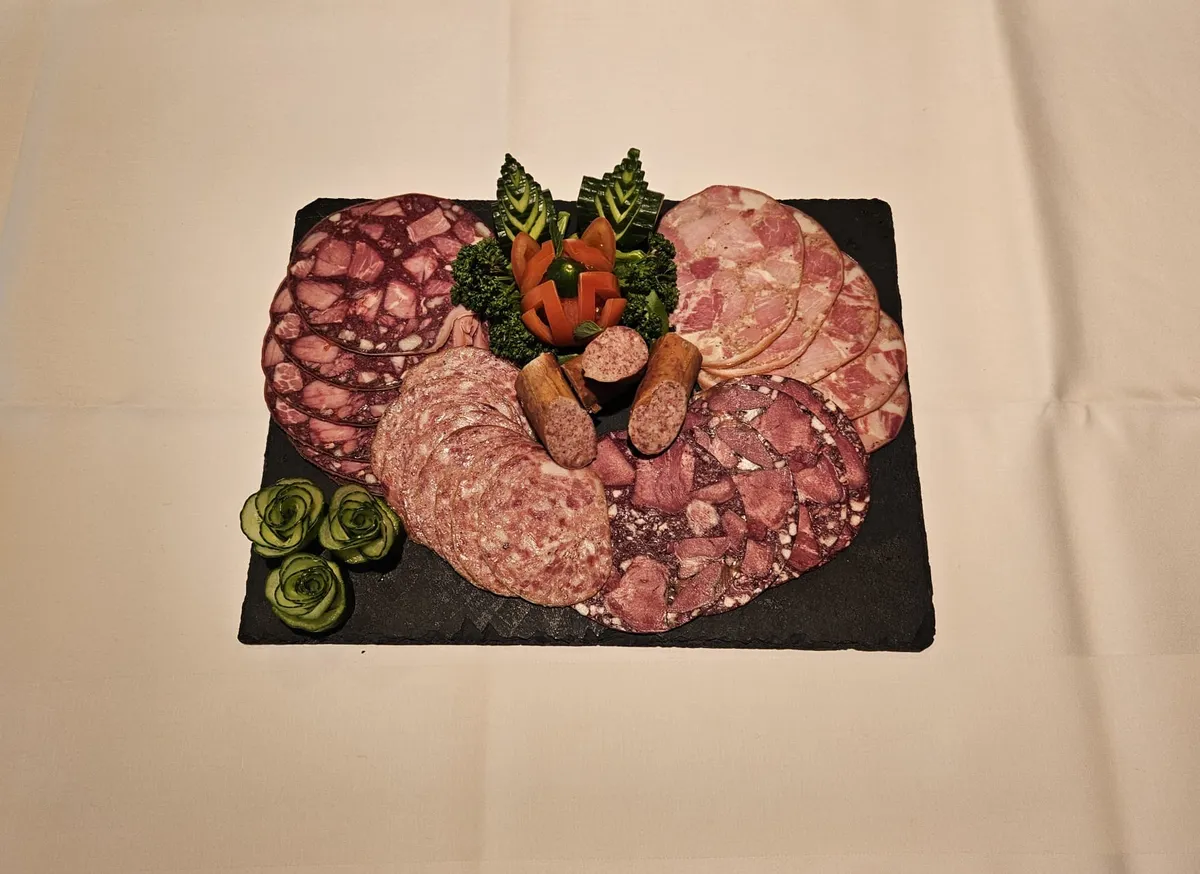 Feine Aufschnittplatte — Metzgerei Schmitt